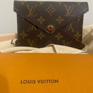 Louise Vuitton pouchette NEVER USED!!!